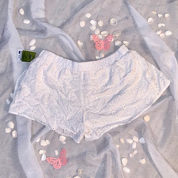 Derek Heart Lace Shorts - Picture 2 of 3